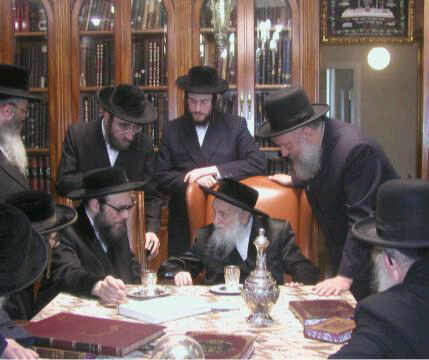 באזיך פין האדמו_ר מפאפא.jpg