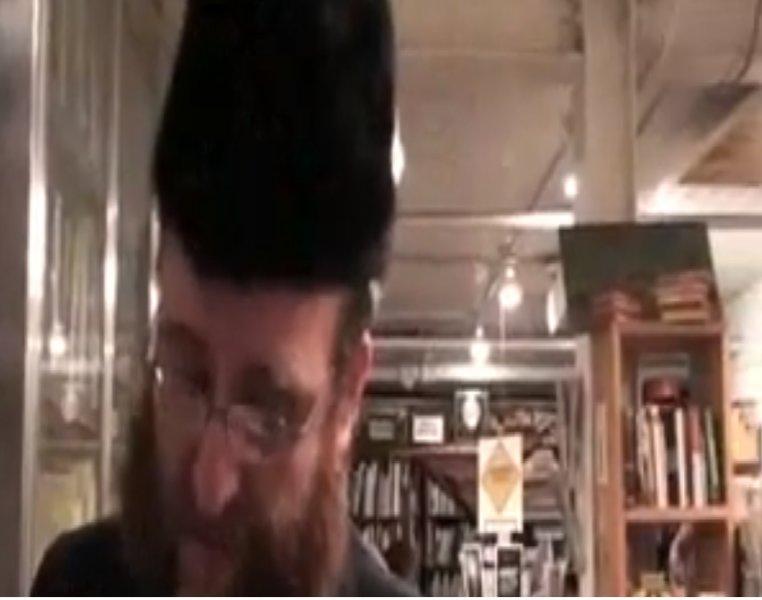 ביים קויפן די בוק פאר די הצלה קאודס....jpg