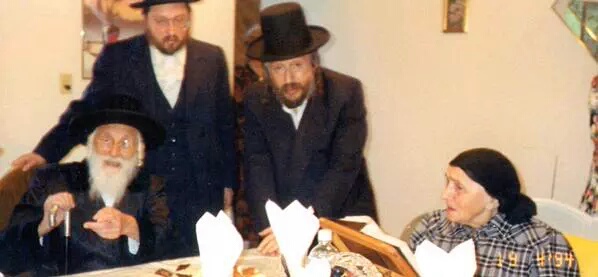 הר"ש מבאבוב זצ"ל באזוכט די רעבעצין אלטע פייגא מסאטמאר