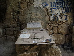 קבר המיוחס למתתיהו החשמונאי.jpg